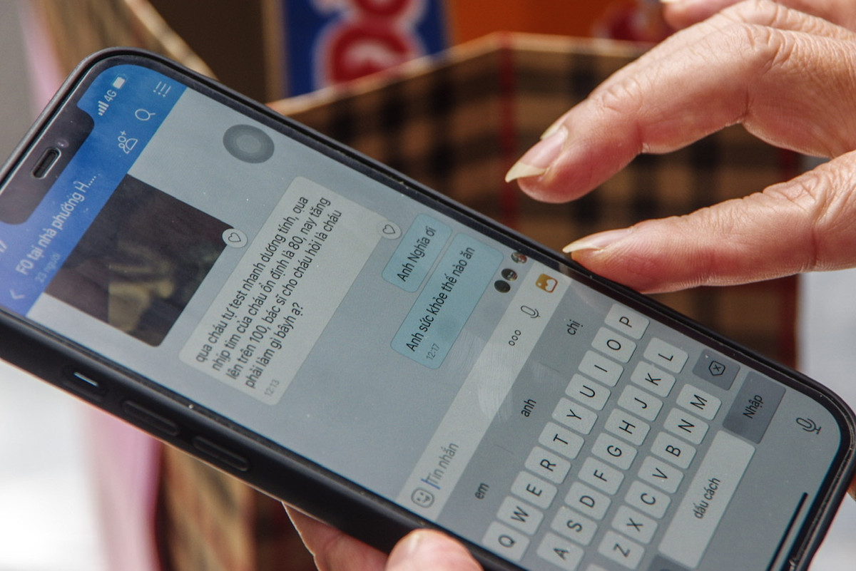 Các F0 điều trị tại nhà sẽ thông báo tình hình sức khoẻ, đề nghị hỗ trợ trực tiếp qua nhóm zalo hoặc điện thoại cá nhân của thành viên Trạm Y tế.