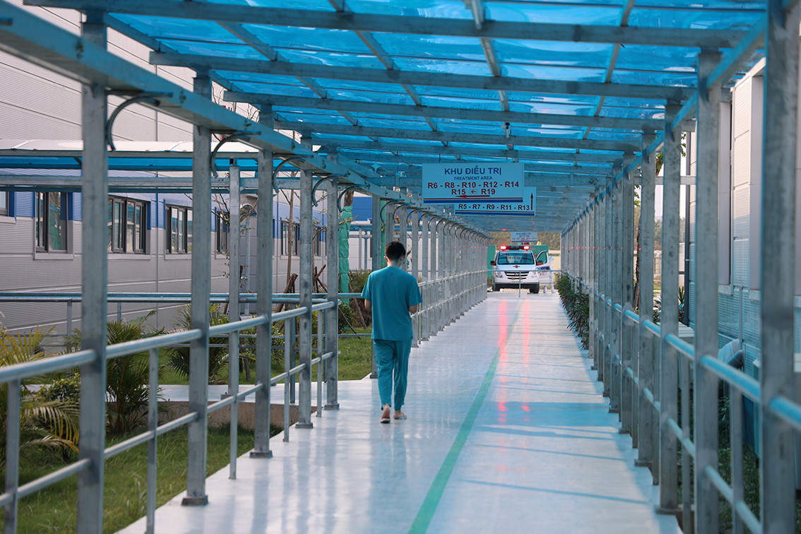 Bệnh viện điều trị bệnh nhân COVID-19 nặng (thuộc Đại học Y Hà Nội) mỗi ngày cũng tiếp nhận từ 20-30 ca bệnh.