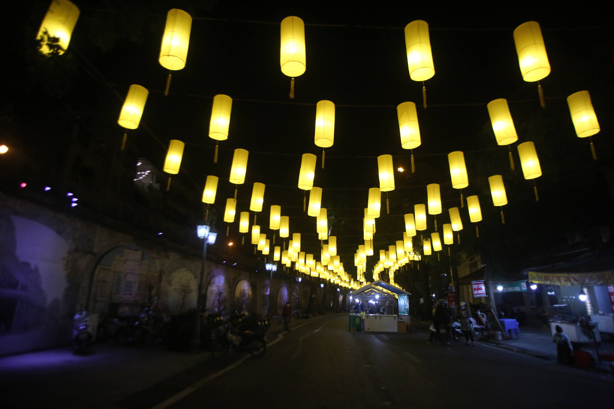 Đây là tuyến phố thu hút rất nhiều bạn trẻ tới check-in khi dịch bệnh COVID-19 chưa bùng phát.