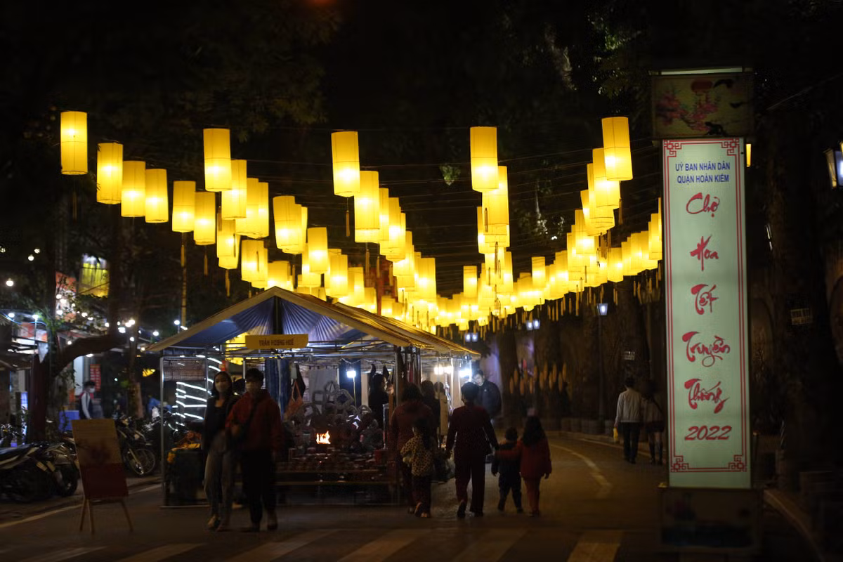 Pho bich hoa Phung Hung lai tap nap sau thoi gian dai “ngu tranh dich“