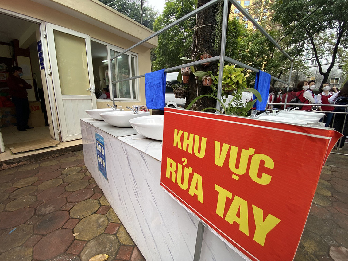 Để đảm bảo tuyệt đối an toàn cho học sinh khi quay lại trường, Hà Nội đã tổ chức diễn tập 7 phương án xử lý khi gặp sự cố bất ngờ.