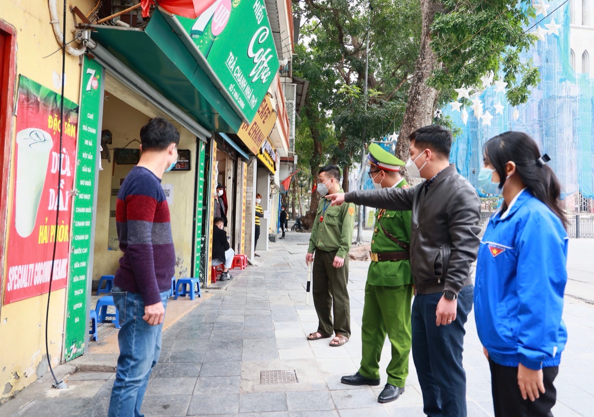 Quan Hoan Kiem cho 5 phuong phuc vu ban hang tai cho