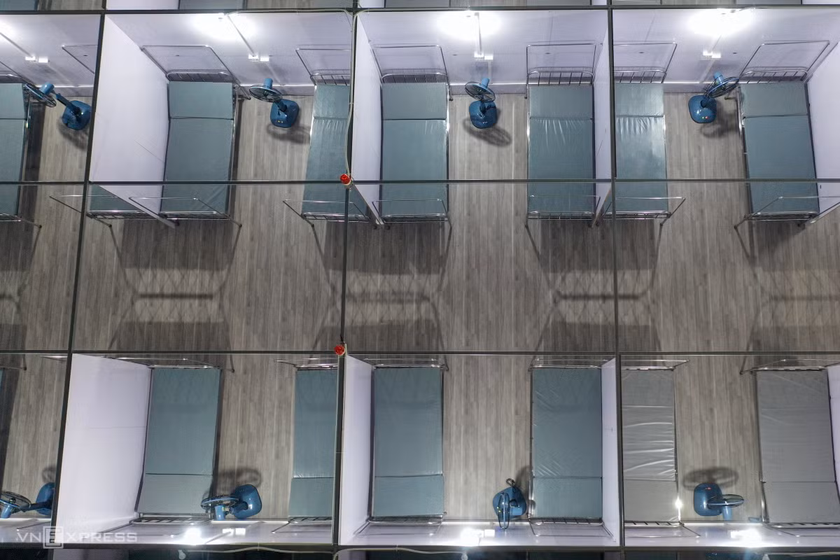 Cơ sở này có chức năng cách ly, chăm sóc, điều trị và cấp cứu bệnh nhân Covid-19. Các phòng bệnh nhân tại đây được bố trí bằng vách ngăn, theo nguyên tắc một chiều, tách biệt, phòng chống lây nhiễm chéo.