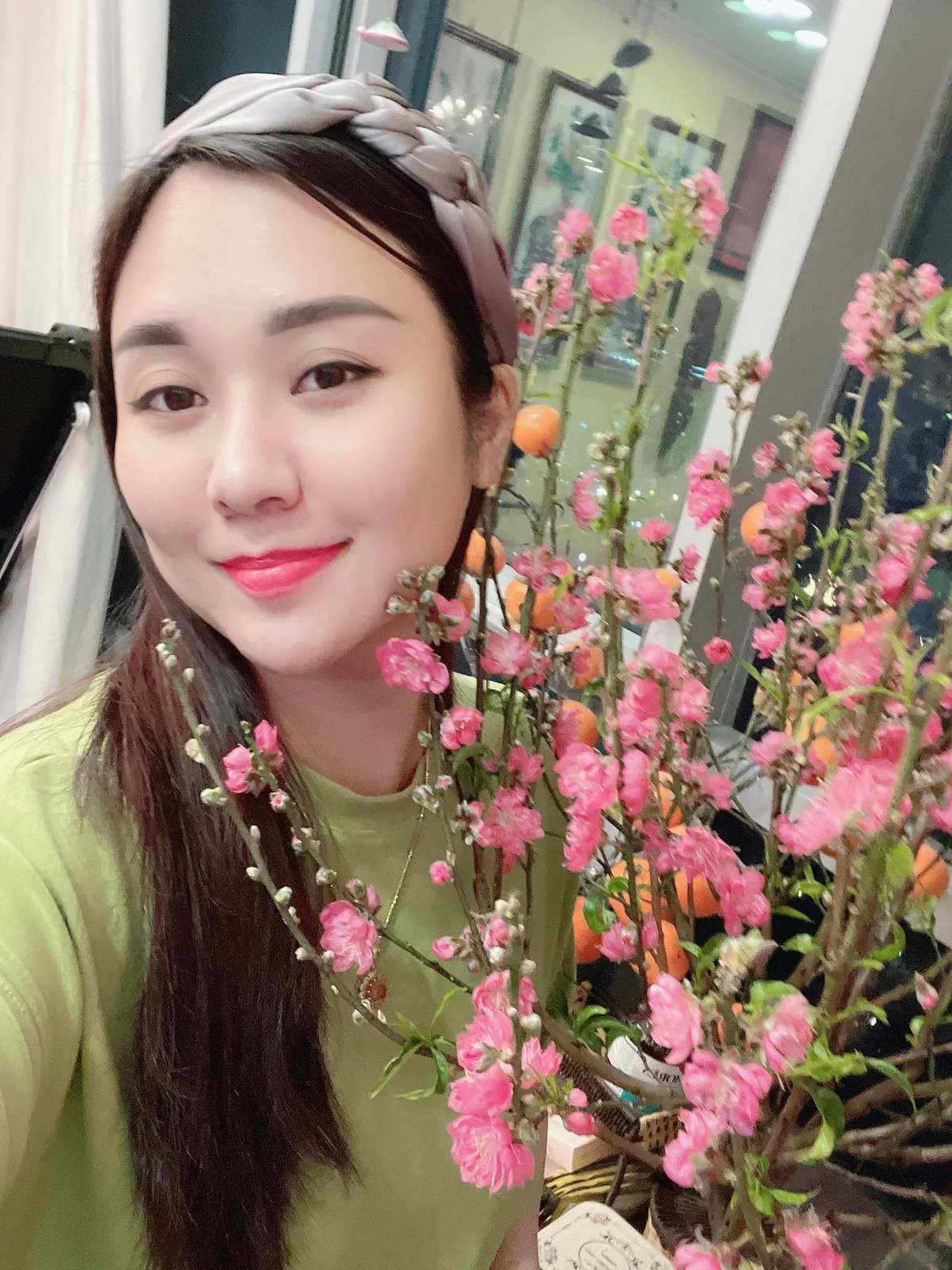 Vợ NSND Tự Long là giảng viên đại học nhưng vô cùng khéo léo trong việc bài trí nhà cửa, bếp núc. Mọi thứ trong nhà đều do một tay chị sắp xếp gọn gàng.