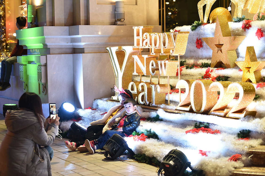 Hà Nội cũng yêu cầu các đơn vị, doanh nghiệp tự trang trí. Nhiều cơ quan đã trở thành điểm check-in hấp dẫn cho giới trẻ.