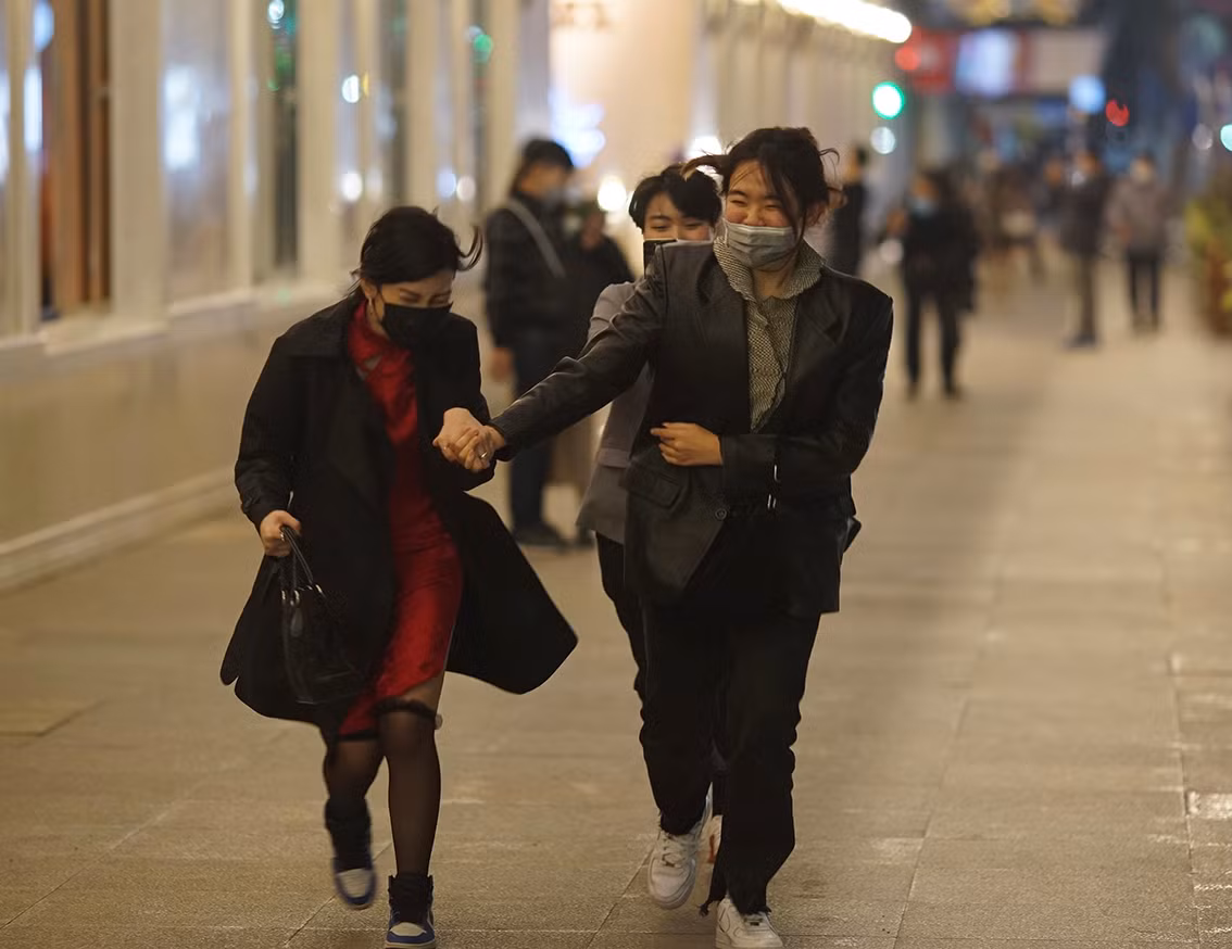 Bạn Hoài Trang chia sẻ: "Đây là thời khắc cực kỳ hiếm có nhưng không muốn gặp lại. Tôi mong dịch bệnh sẽ sớm bị đẩy lùi để sang năm chúng ta sẽ lại đón những Tết nhộn nhịp vui vẻ".