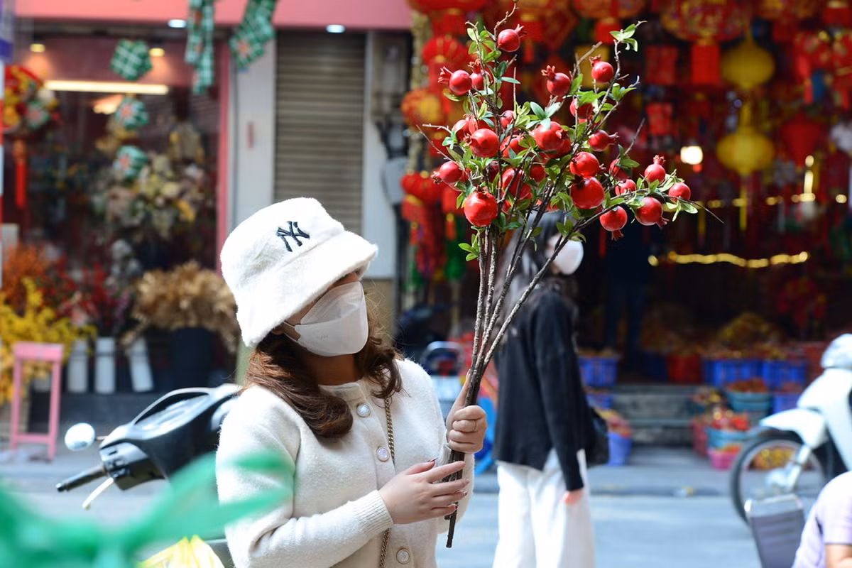 Do ảnh hưởng của dịch COVID-19 nên việc mua bán diễn ra nhanh chóng. Khách đến mua không có nhiều thời gian để đứng lựa chọn đồ.