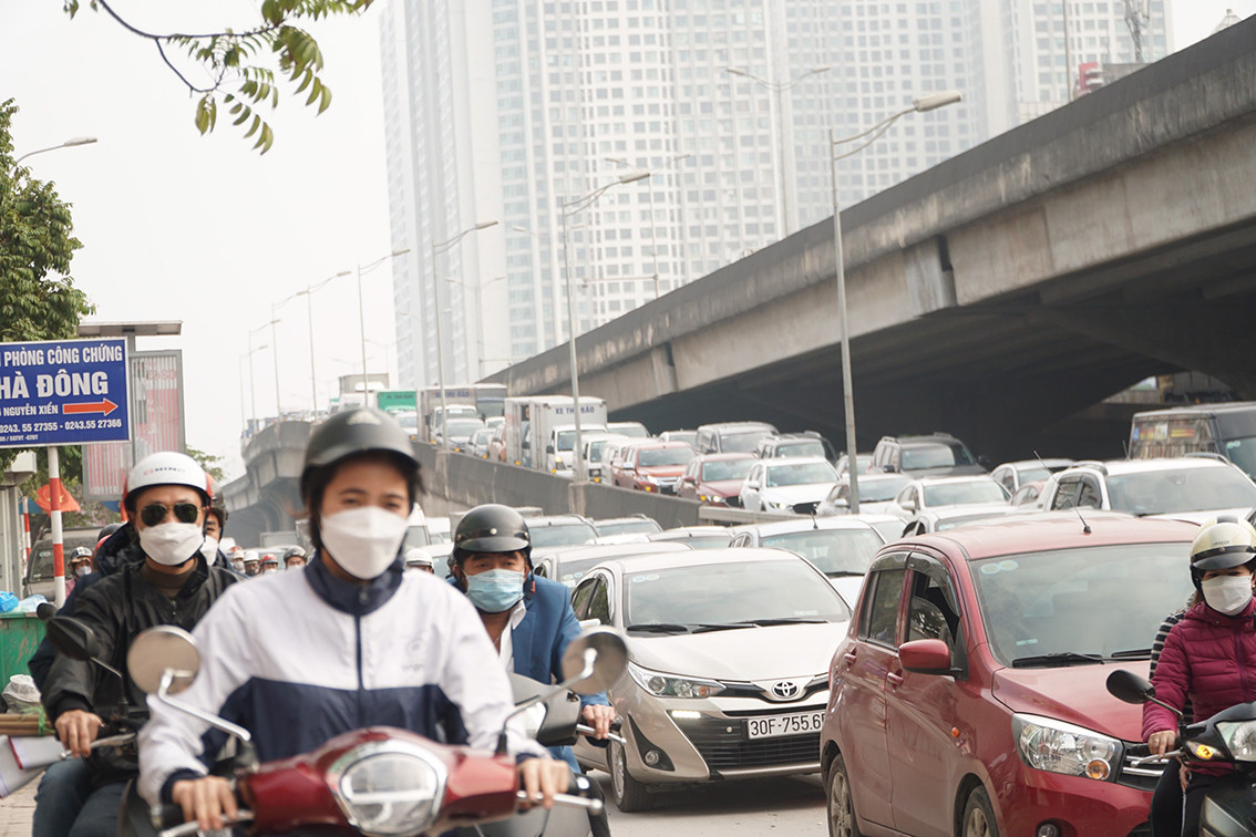 Đường Vành đai 3 trên cao thường xuyên xảy ra ùn tắc cục bộ.