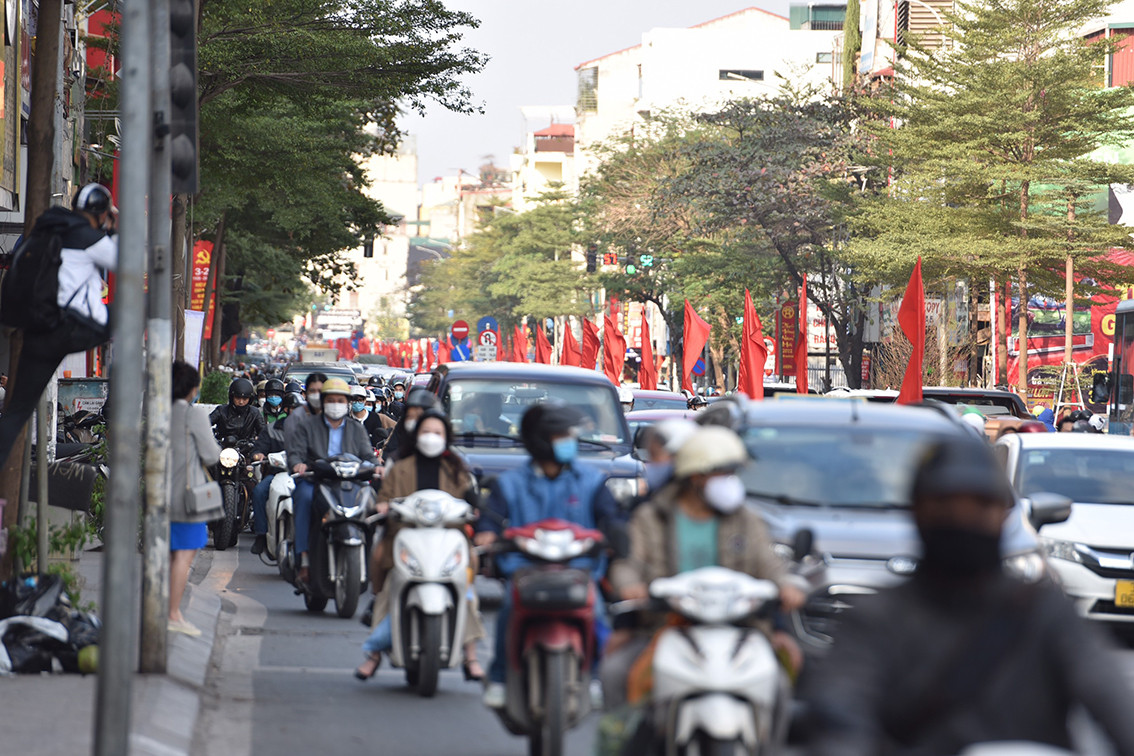 Những ngày gần đây, hầu hết các tuyến đường trung tâm Thành phố Hà Nội đều rơi vào tình trạng kẹt cứng.