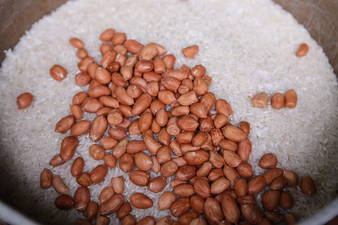 Do bị nuôi nhốt nên hổ được nghiên cứu bổ sung đầy đủ các thực phẩm cần thiết cho cơ thể.