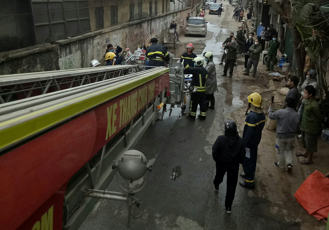 Hiện Công an phường Tương Mai đã tiếp nhận hiện trường và điều tra nguyên nhân đám cháy.