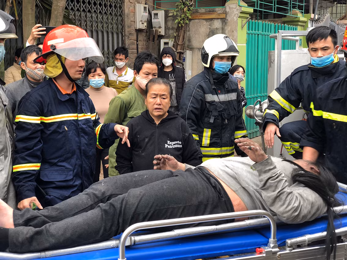 Bé gái được giải cứu là Nguyễn Hải Yến (SN 2007), hiện đang sinh sống cùng ông bà ngoại do mẹ mất sớm.