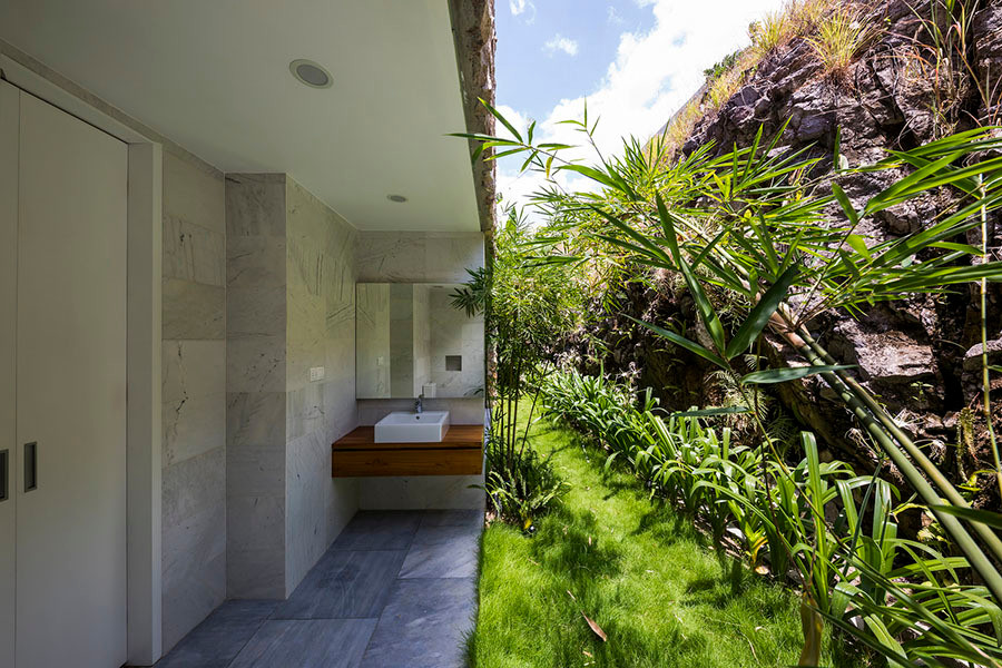 Biệt thự hiện đại có bể bơi tràn bờ độc đáo ở Nha Trang