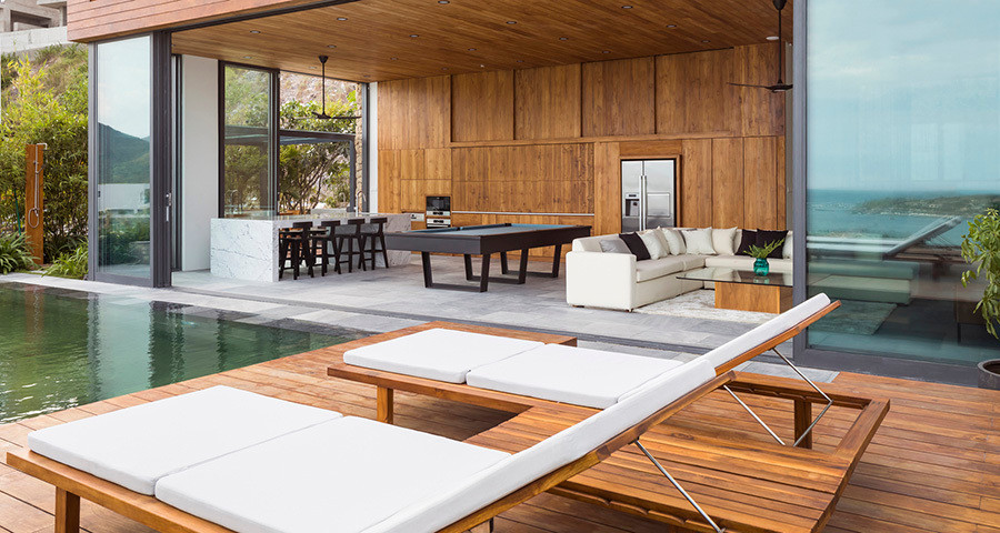 Thiết kế trần nhà cao khiến cho không gian sinh hoạt chung rất thoáng đãng.