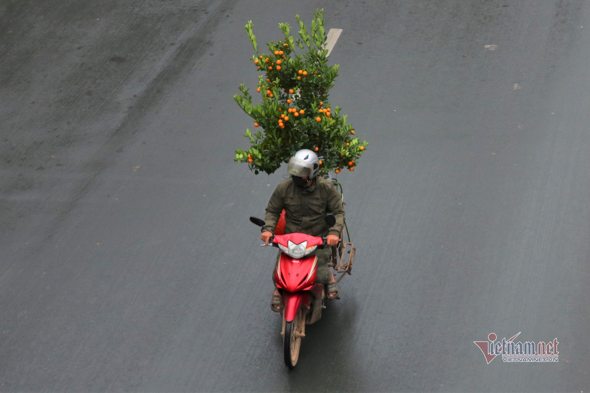 Theo Trung tâm Dự báo khí tượng Thủy văn Quốc gia, thời tiết tại khu vực Bắc Bộ sáng sớm 26/1 có mưa, sương mù; trưa và chiều giảm mây, trời nắng.