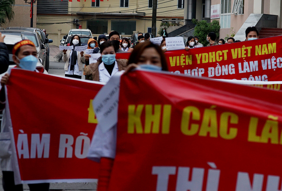 Theo ThS Lê Thanh Bình - chuyên viên Phòng Kế hoạch Tổng hợp Bệnh viện Tuệ Tĩnh, hiện Bệnh viện có 160 nhân viên, bác sĩ nhưng từ Tháng 5/2021 đến nay chỉ nhận được 50% lương.