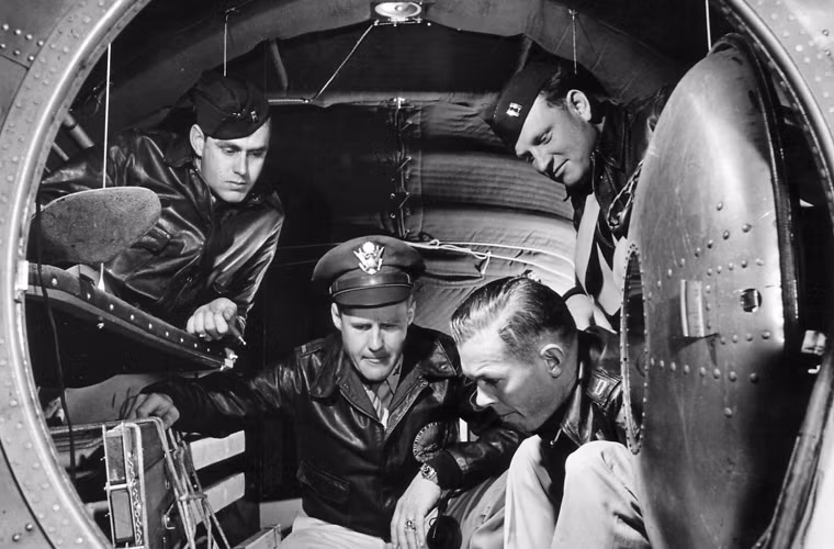 Boeing B-29 là một trong số ít máy bay chiến đấu thời kỳ này được trang bị khoang điều áp phía sau máy bay, với 4 giường nghỉ cho đội bay có cơ hội nghỉ ngơi trong các phi vụ kéo dài. Đây là yếu tố quan trọng chống lại mệt mỏi trong chiến đấu.