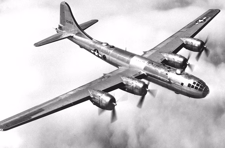 Pháo đài bay B-29 có sải cánh dài đến 43,06m, chiều dài tổng thể 30,18m, cao 8,45m, trọng lượng rỗng 33,8 tấn và tối đa lên tới 60,56 tấn.