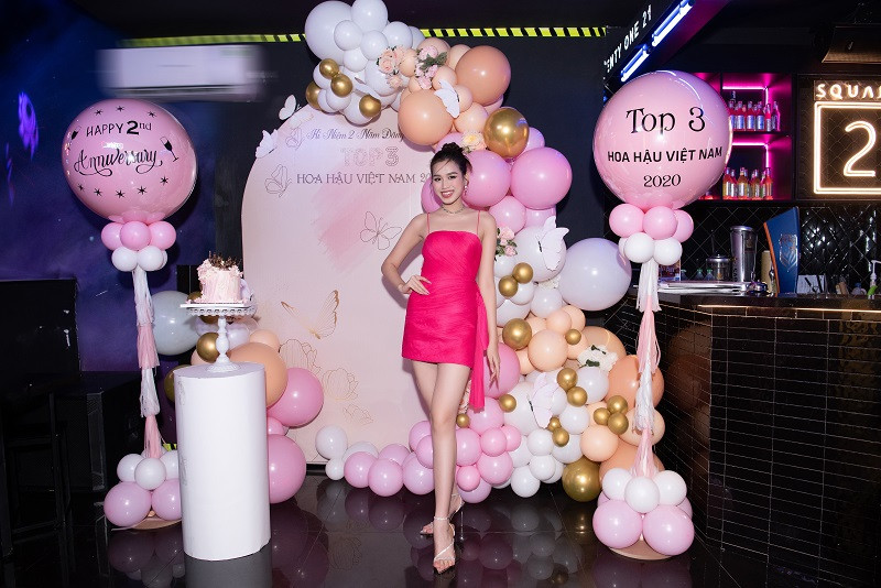 Mặc dù tại buổi tiệc không có sự xuất hiện của “bà trùm hoa hậu" Phạm Kim Dung và đạo diễn Hoàng Nhật Nam nhưng được biết cả hai đã âm thầm đứng phía sau chuẩn bị cho buổi tiệc này.