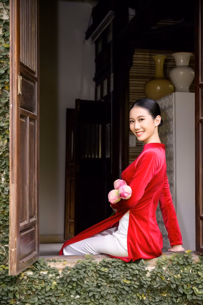 Hiện, cô nàng vẫn trong quá trình tập luyện không ngừng, luôn trau dồi thêm những kỹ năng cần thiết để có thể sẵn sàng chinh chiến trên đấu trường nhan sắc quốc tế.