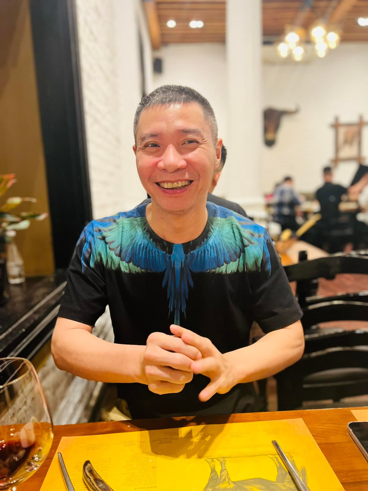 Trước đó, tháng 7/2021, NSND Công Lý nhập viện cấp cứu và phải nằm viện điều trị trong 3 tháng. Sau khi xuất viện, NSND Công Lý tiếp tục điều trị theo phác đồ riêng của bác sĩ.