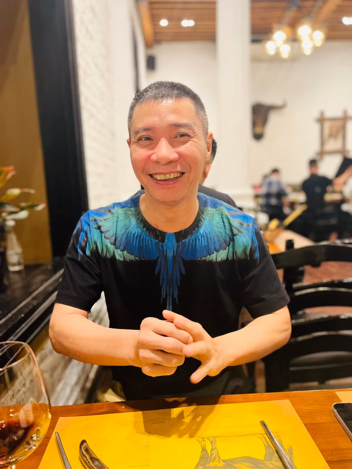 Trước đó, tháng 7/2021, NSND Công Lý nhập viện cấp cứu và phải nằm viện điều trị trong 3 tháng. Sau khi xuất viện, NSND Công Lý tiếp tục điều trị theo phác đồ riêng của bác sĩ.