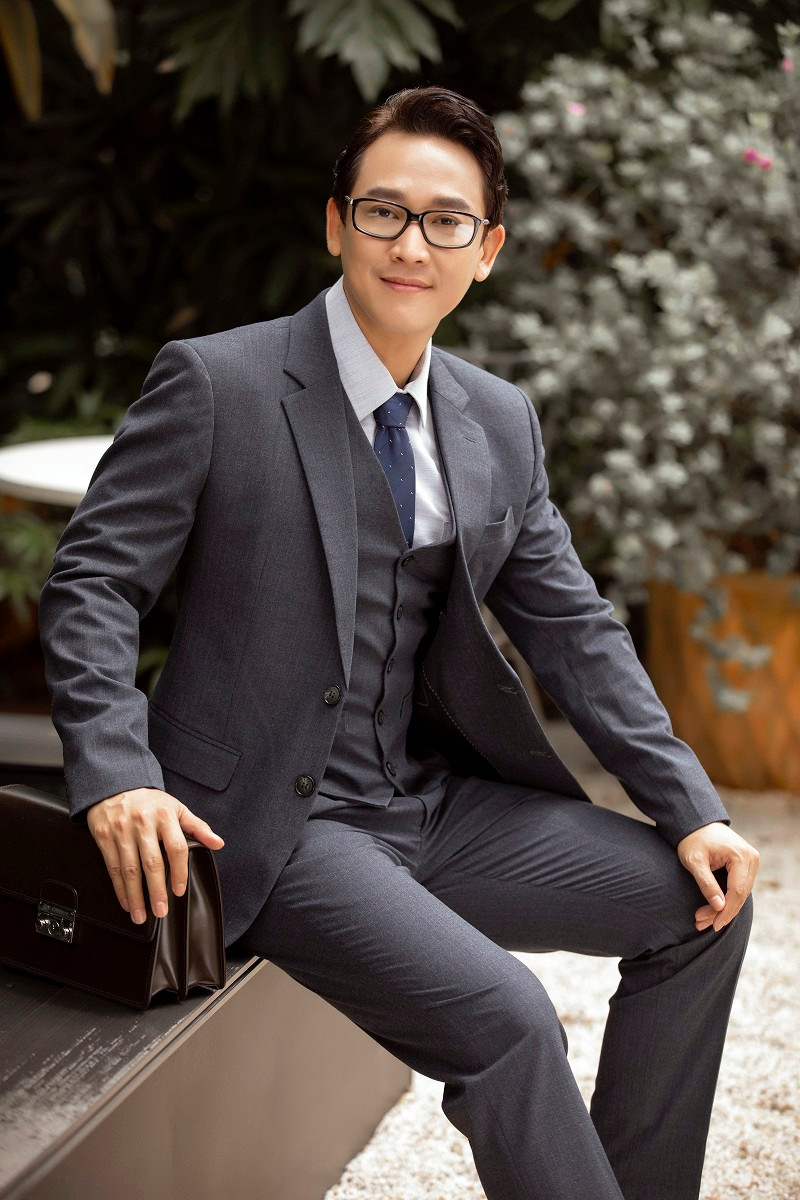 Đẹp trai, tài năng thế nhưng ở độ tuổi 43 Hứa Vĩ Văn vẫn chưa lập gia đình. Với anh chuyện tình cảm phụ thuộc vào chữ duyên.