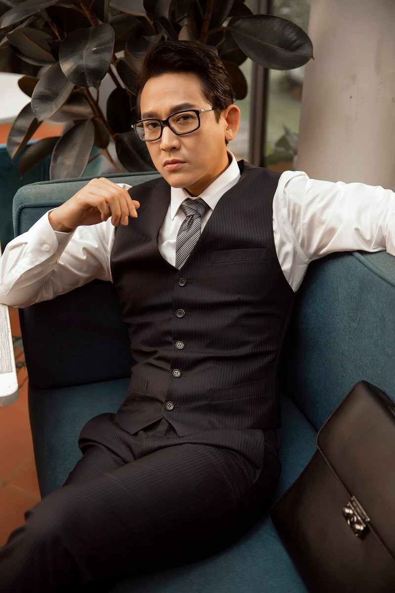 Hứa Vĩ Văn thể hiện hình ảnh đa dạng trên phim, ghi dấu ấn qua những dự án như: "Nghề siêu dễ", "Em là bà nội của anh", "Thần tượng", "Trái tim quái vật", "Tiệc trăng máu", "Ống kính sát nhân"...