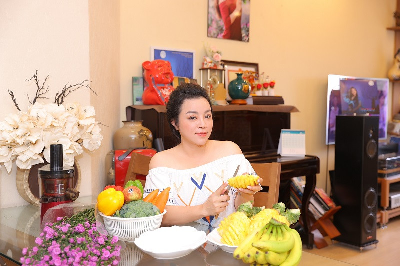 Trước khi lên kế hoạch tổ chức đêm nhạc, Tố Nga đã thiết kế lịch trình tập luyện kỹ lưỡng cùng huấn luyện viên và chế độ ăn uống lành mạnh, đảm bảo sức khỏe, giọng hát. Sau 1 tháng tập luyện đều đặn, Tố Nga đã giảm được 1 size áo, số đo các vòng cũng hài hòa hơn.