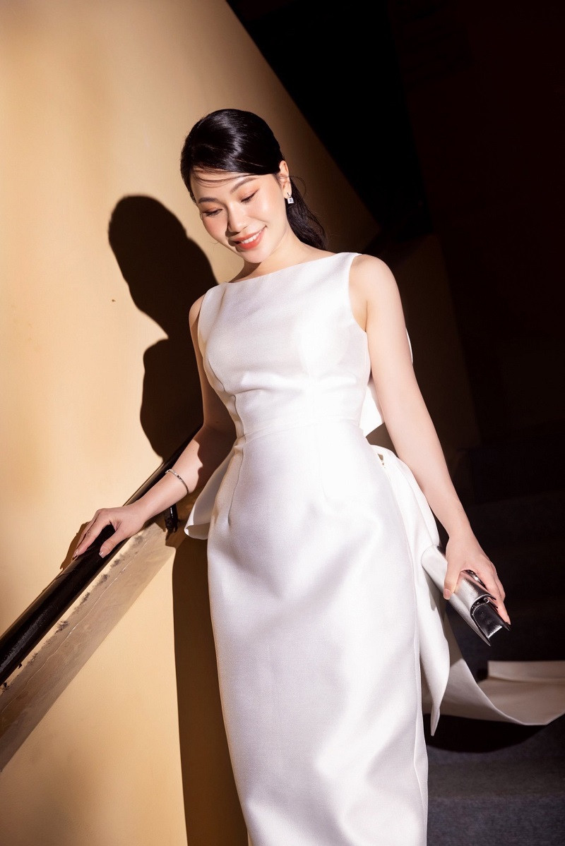 Từng tốt nghiệp khoa Thiết kế thời trang thuộc trường Đại học Mỹ thuật Công nghiệp Hà Nội, NTK Hà Miau hiện là nhà sáng lập và CEO của ba thương hiệu thời trang nổi tiếng tại Hà Nội.