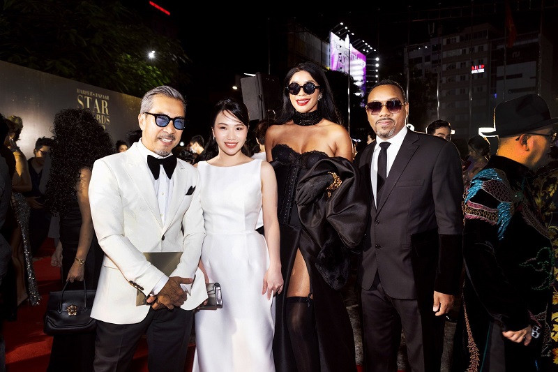 Chia sẻ về gu thời trang của bản thân, Hà Miau cho hay: "Gu thời trang của tôi hướng tới sự thanh lịch, nhẹ nhàng, phản ánh tính cách con người tôi. Khi một bộ đồ hợp với hình thể và con người mình, tự nhiên mình sẽ thấy rất thích, và khi khoác lên người có cảm giác tự tin, thoải mái vô cùng".