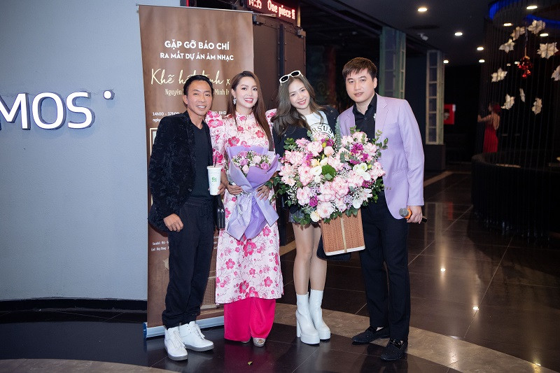 Ngoc Anh ly giai cho con gai 3 tuoi hat cung bo me-Hinh-3