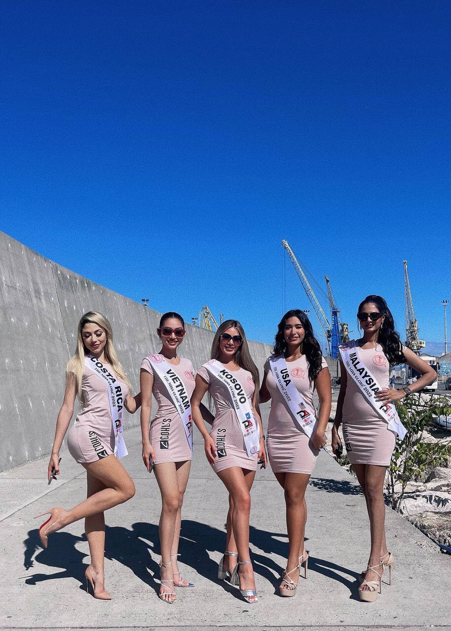 Lâm Thu Hồng không chỉ nhiều lần ốm sốt, sụt cân, cô còn bị thất lạc hành lý tại sân bay Dubai. Người đẹp hoang mang không biết khi nào mới có thể nhận lại hành lý.