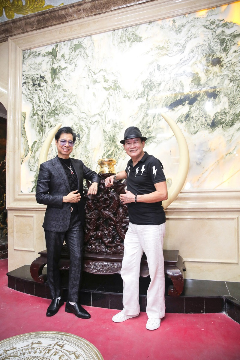 Tuy nhiên, do thời gian gấp gáp, Tuấn Vũ phải trở về Mỹ vào cuối tháng 11, dù vậy, nam danh ca khẳng định anh sẽ nhanh chóng trở lại Việt Nam để cùng Ngọc Sơn làm nên một tác phẩm nghệ thuật để đời.