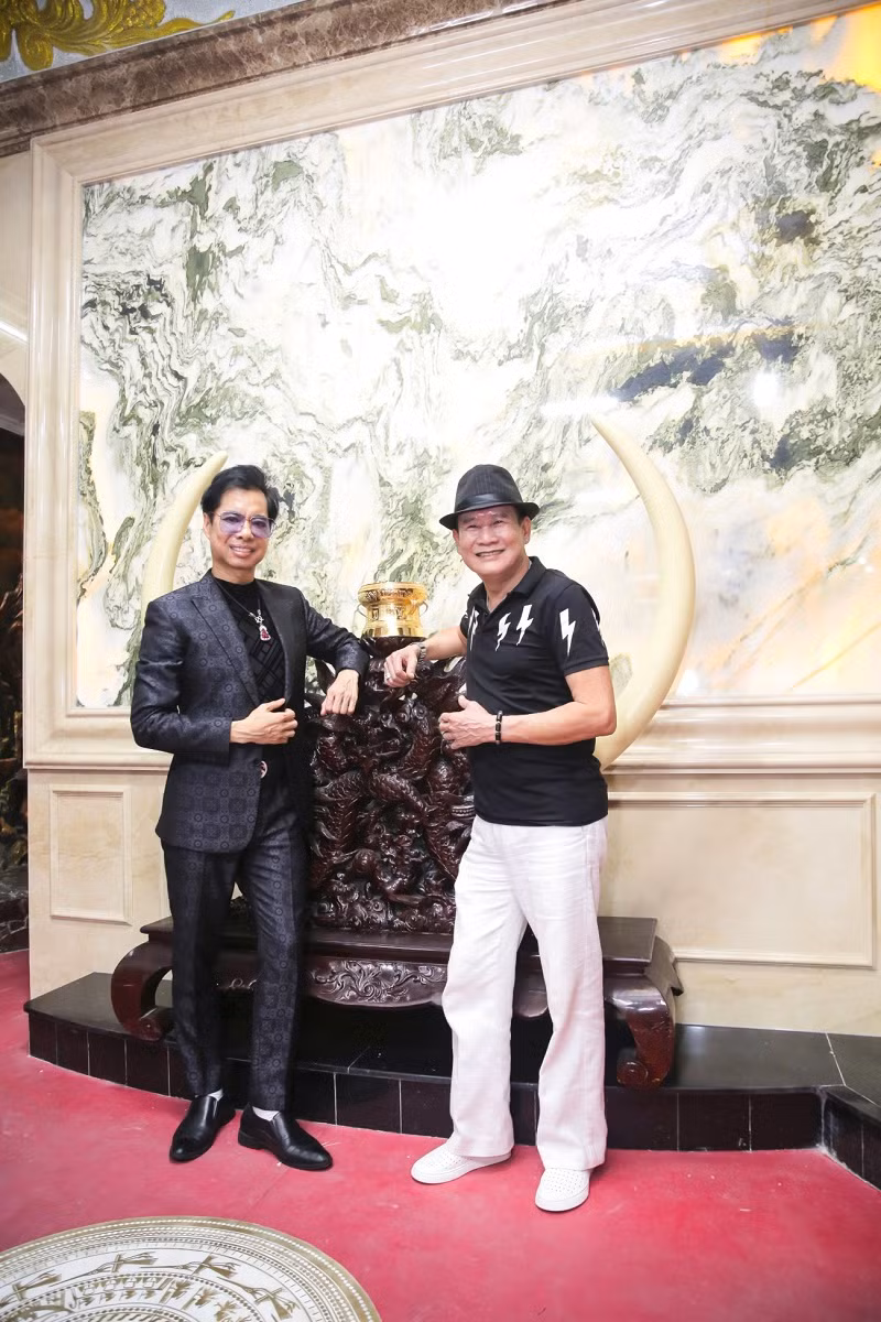 Tuy nhiên, do thời gian gấp gáp, Tuấn Vũ phải trở về Mỹ vào cuối tháng 11, dù vậy, nam danh ca khẳng định anh sẽ nhanh chóng trở lại Việt Nam để cùng Ngọc Sơn làm nên một tác phẩm nghệ thuật để đời.