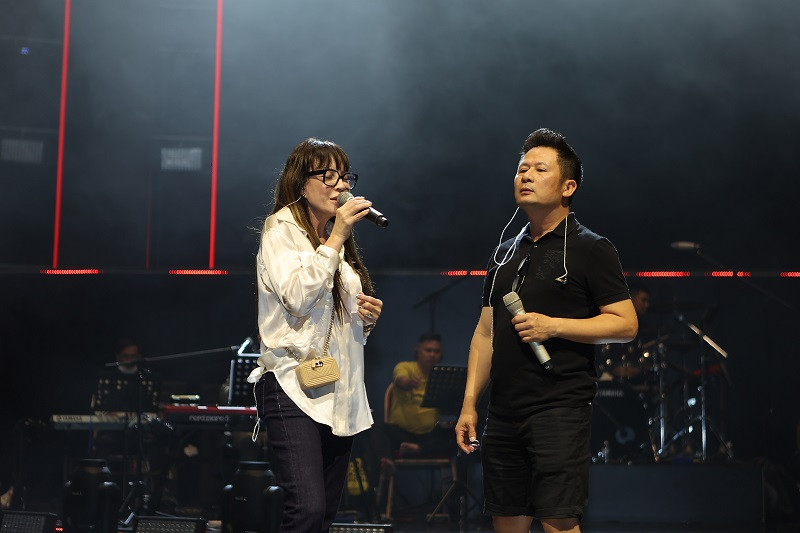 Ít ai biết, Thanh Hà chính là người tình trên sân khấu của Bằng Kiều hơn 10 năm trước, lúc Bằng Kiều vừa định cư ở California, Mỹ. "Khi ấy Thanh Hà là người đầu tiên hát cùng Bằng Kiều trên sân khấu live cũng như ghi hình cho show Thúy Nga Paris by night", Thanh Hà tiết lộ.