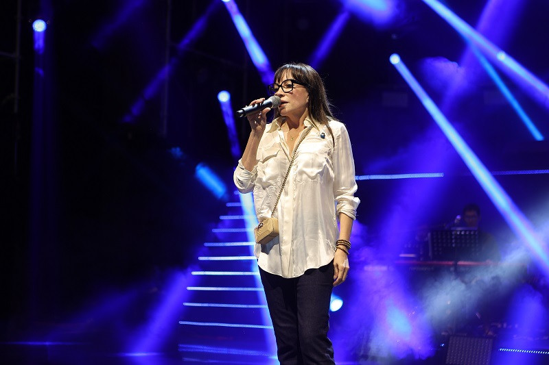 Điều này khiến Thanh Hà rất xúc động. Chị khẳng định, cựu thành viên ban nhạc Quả Dưa Hấu là người mà ai cũng muốn hát cùng, Thanh Hà càng không ngoại lệ.