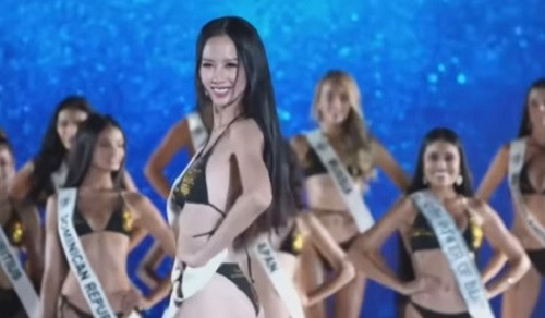 Diện trang phục áo tắm, Bảo Ngọc phô diễn lợi thế vóc dáng đẹp, làn da mịn màng, chiều cao nổi trội 1m85.