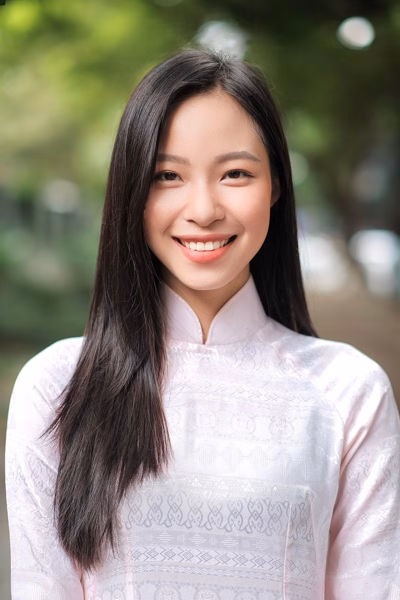 Nguyễn Thị Lan Anh cũng thu hút nhiều lượt tương tác trên mạng xã hội. Cô gái sinh năm 2003 đến từ Hà Nội, là sinh viên trường Đại học Nội vụ Hà Nội.