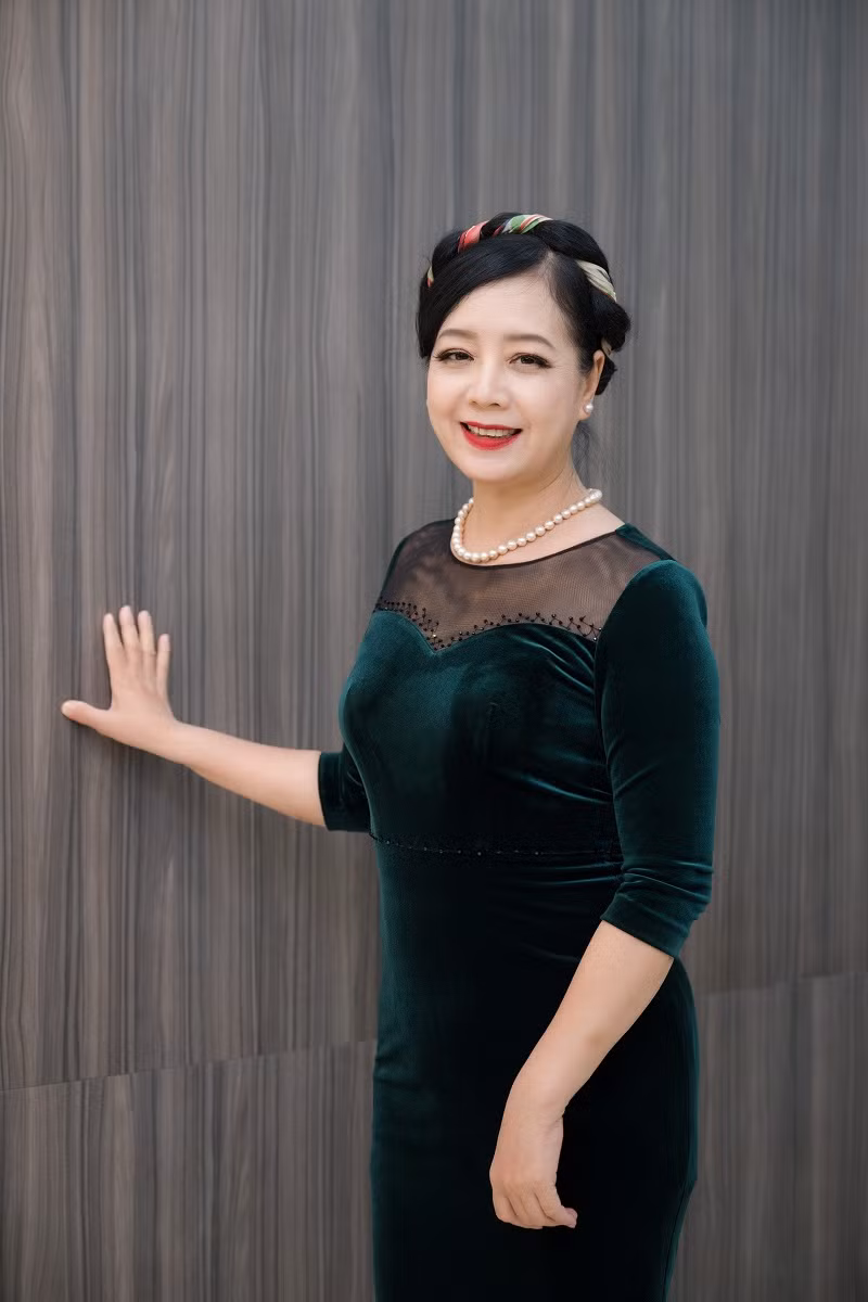 NSƯT Chiều Xuân đẹp mặn mà xuất hiện tại sự kiện.