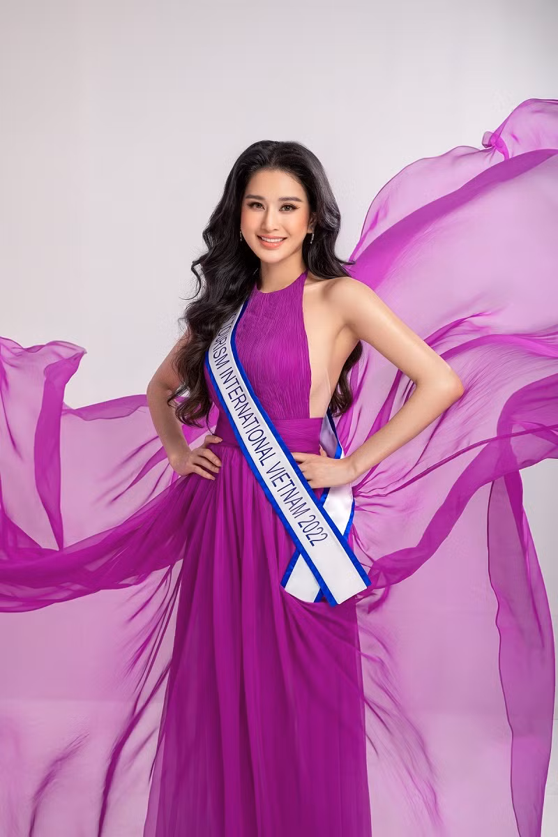 Nguyen Nga dai dien Viet Nam thi Hoa hau Du lich Quoc te 2022-Hinh-3