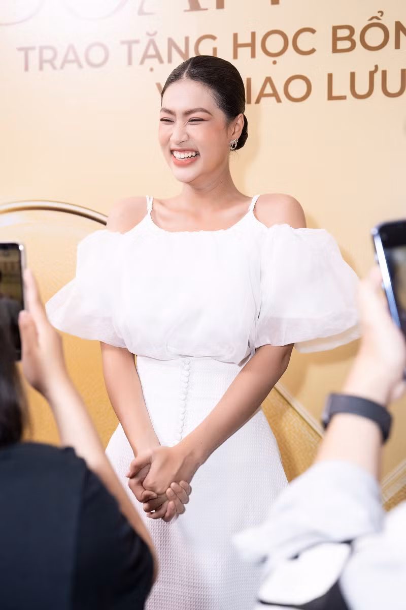 Đây cũng là dịp để Thiên Ân tri ân người hâm mộ bởi nhờ có sự ủng hộ của fan, nàng hậu đã chiến thắng giải thưởng Country's Power Of The Year và đạt thành tích top 20 chung cuộc tại Miss Grand International 2022.