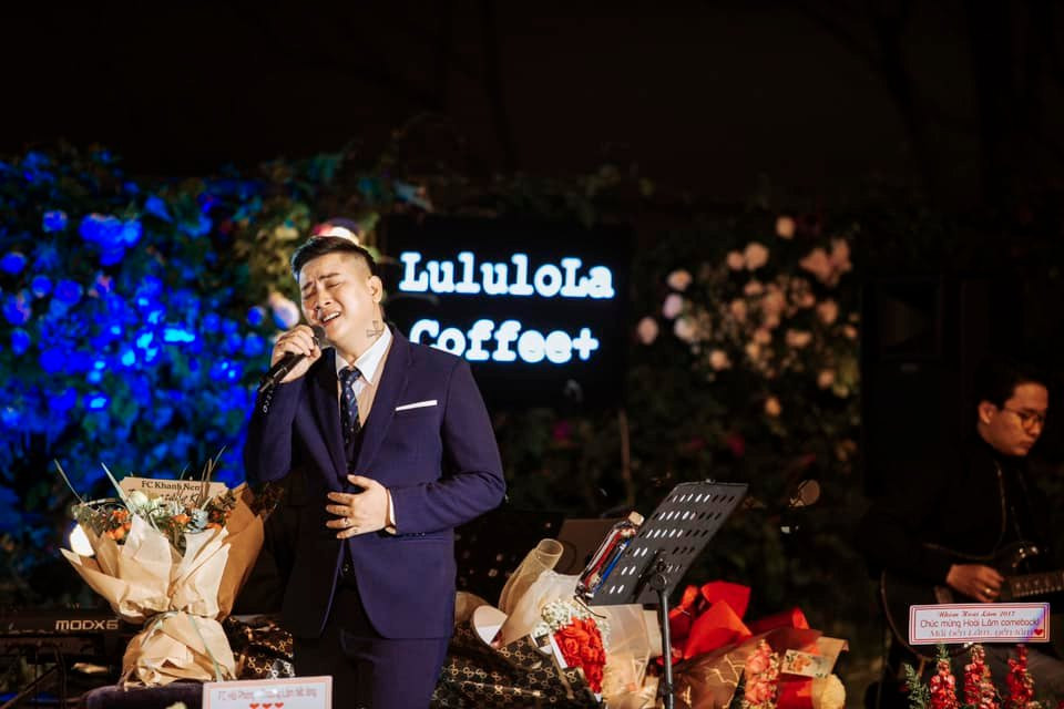 Trong đêm nhạc Hoài Lâm thể hiện hơn 10 ca khúc gồm: "Mưa đêm tỉnh nhỏ", "Sao chưa thấy hồi âm", "Ngày vui qua mau", "Buồn làm chi em ơi", "Như những phút ban đầu"…