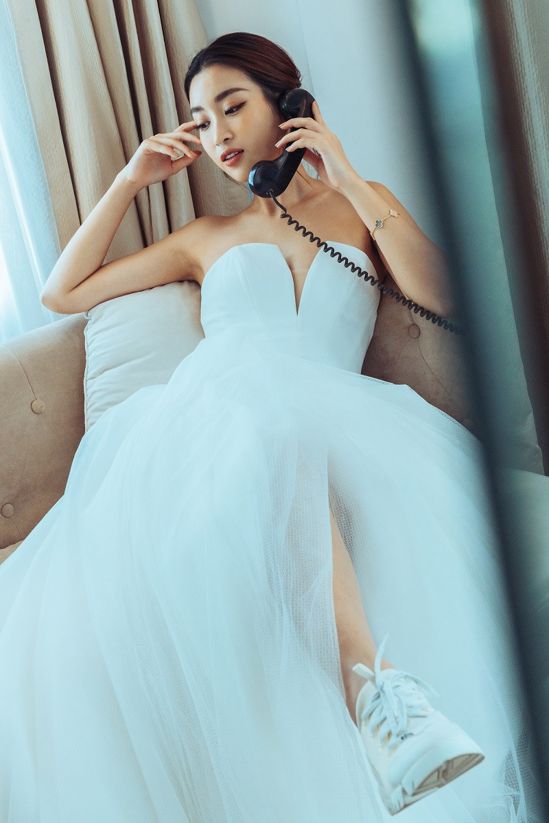 Nàng hậu diện sneakers phá cách, khoác lên mình những thiết kế váy cưới ấn tượng nhất.