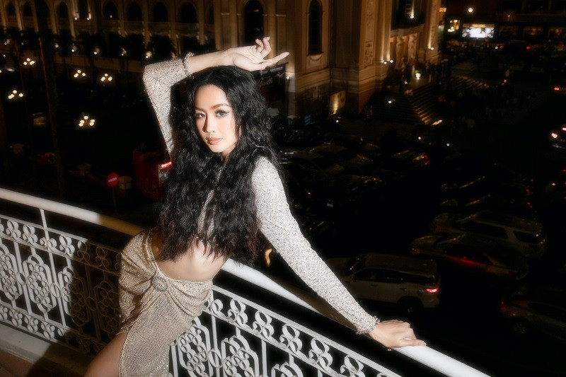 Bên cạnh đó, Bảo Ngọc ngày càng chuyên nghiệp khi tạo dáng trước ống kính.