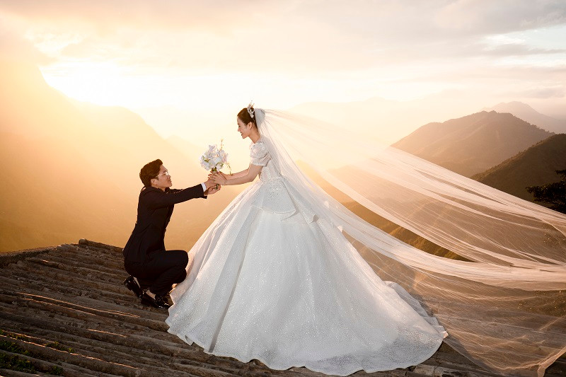 Trước thềm hôn lễ, Quán quân Sao mai Lương Hải Yến - em gái ca sĩ Lương Nguyệt Anh tung bộ ảnh cưới đẹp như mơ bên chú rể Nguyễn Tiến Thịnh.