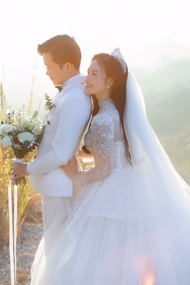 Lương Hải Yến chia sẻ, cô hạnh phúc khi gặp được chàng hoàng tử của đời mình, một người có trái tim vô cùng ấm áp, luôn yêu thương cô hết mực. Lương Hải Yến cũng tin rằng cô đã có sự lựa chọn và hy sinh xứng đáng.