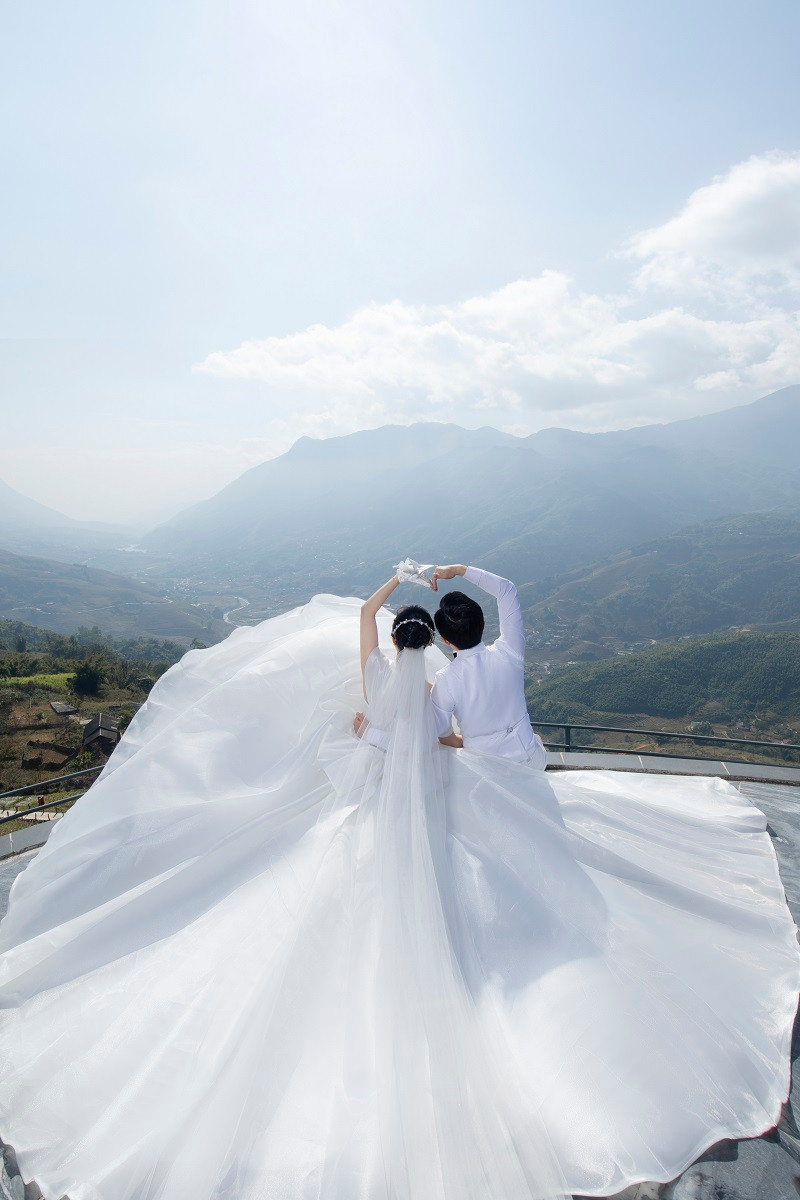  Lương Hải Yến - Nguyễn Tiến Thịnh gặp gỡ khi cùng tham gia các chương trình thiện nguyện ở Lai Châu, xây nhà cho trẻ em nghèo vùng cao, đặc biệt là qua dự án thể hiện ca khúc “Chắp cánh tương lai” - ca khúc chủ đề của chương trình thiện nguyện.