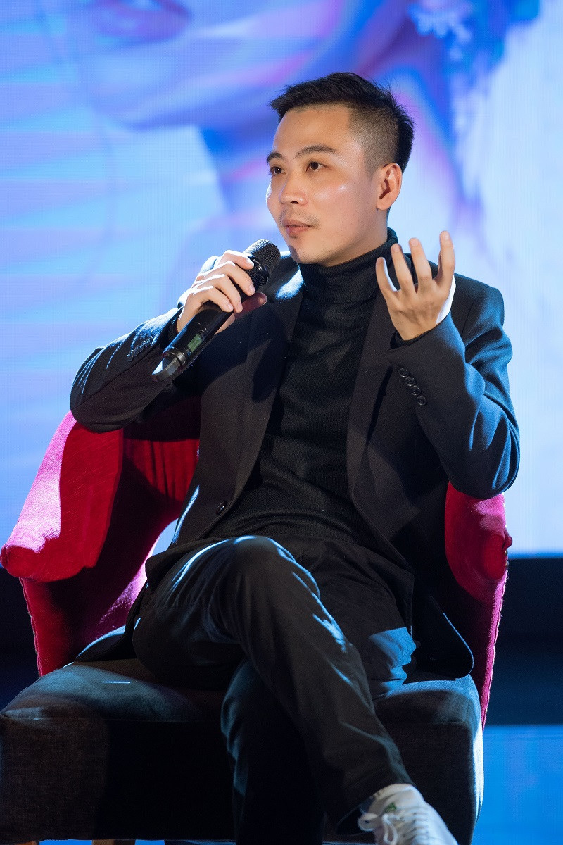 Vo, con gai NS Phu Quang xuc dong mung Mai Dieu Ly ra mat album-Hinh-4