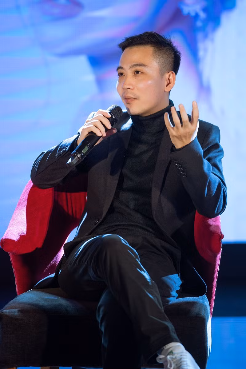 Vo, con gai NS Phu Quang xuc dong mung Mai Dieu Ly ra mat album-Hinh-4